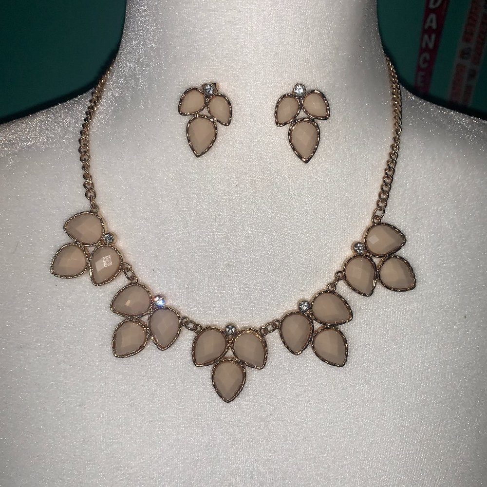 Necklace and earring set